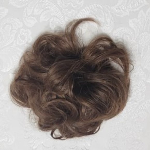 JuvaBun Messy Bun - Medium Brown Color - Picture 4 of 6